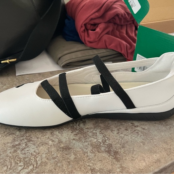Puma White and Black Flats with Criss-Cross Straps - Picture 2 of 3